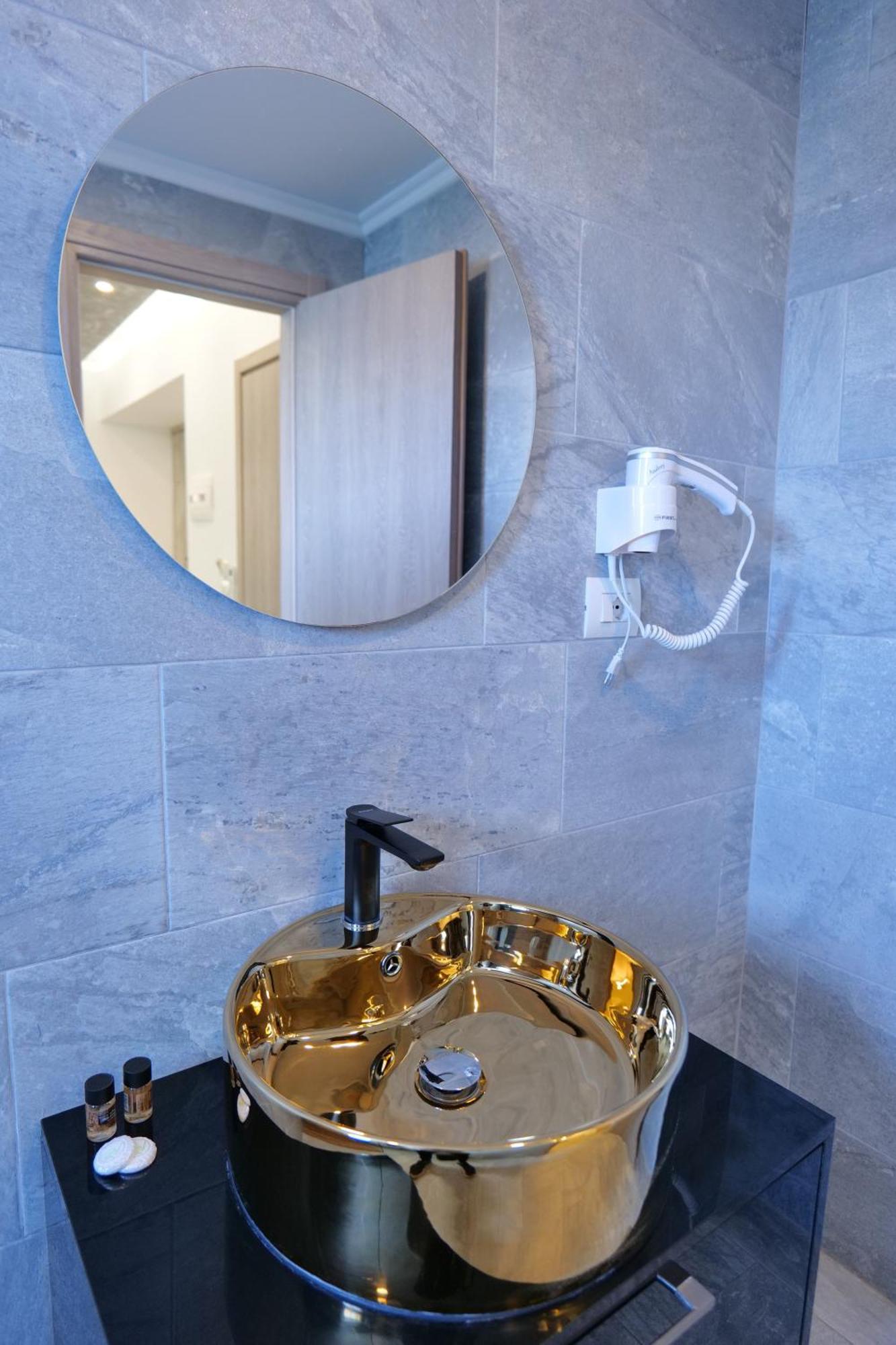 Kuburi Hotel Εξαμίλιο Εξωτερικό φωτογραφία